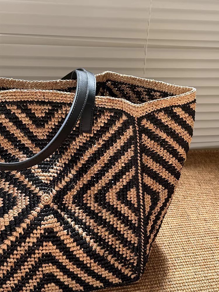 حقيبة يد نسائية كبيرة الحجم من - مراجعة Crochet Bag Raffia وسعره
