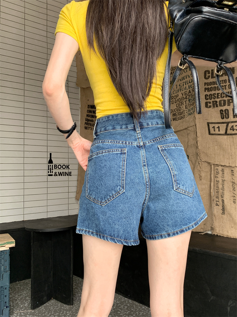 شورت جينز أزرق للنساء، تصميم ك - مراجعة Shorts Denim Frayed وسعره
