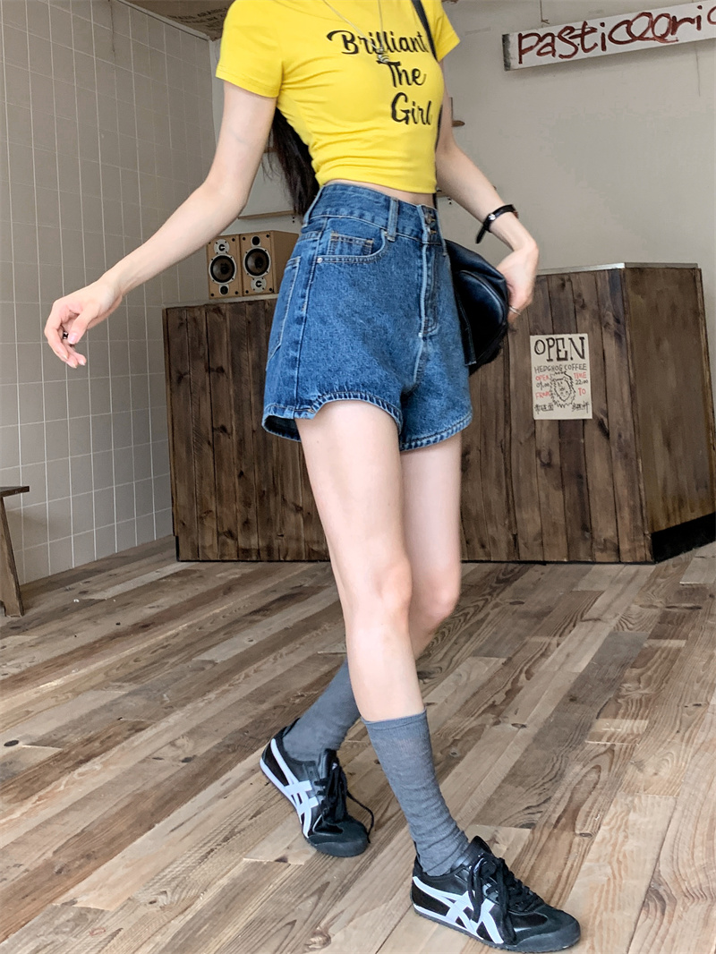 شورت جينز أزرق للنساء، تصميم ك - مراجعة Shorts Denim Frayed وسعره